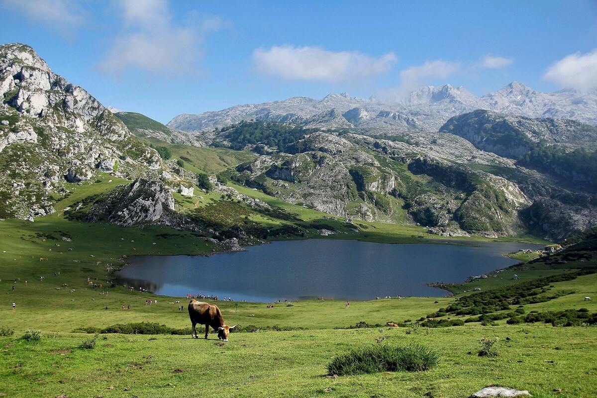 2-andorre-pyrenees-lac-nature-montagne-autocar