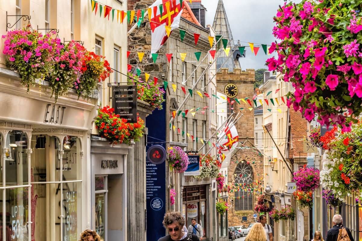 Floral St Peter Port - Medium
