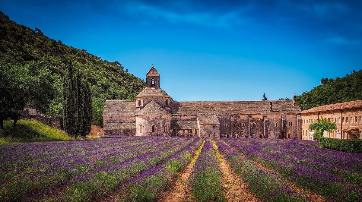 Luberon monastery-gb38b74360_1920