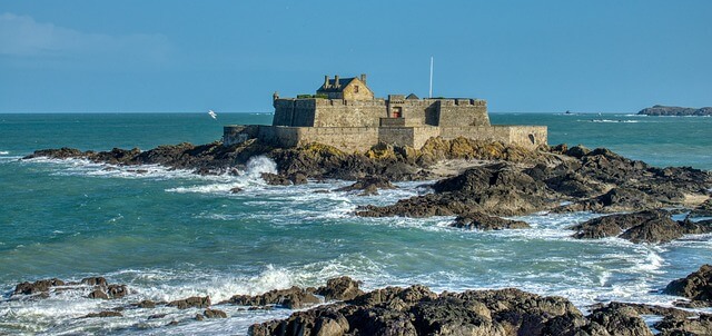 ramparts-g6d7f8ba59_640 (1)