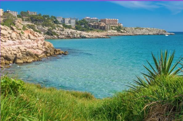 SALOU baie - CANVA.JPG