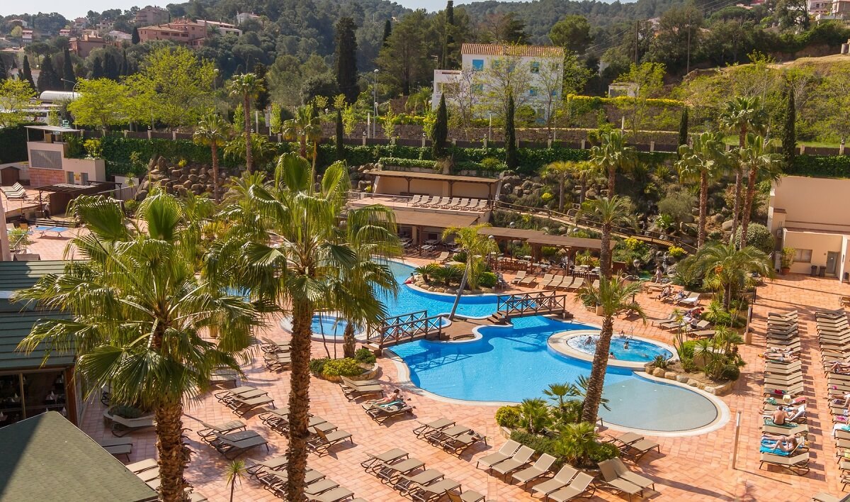 vista-piscina-desde-arriba-hotel